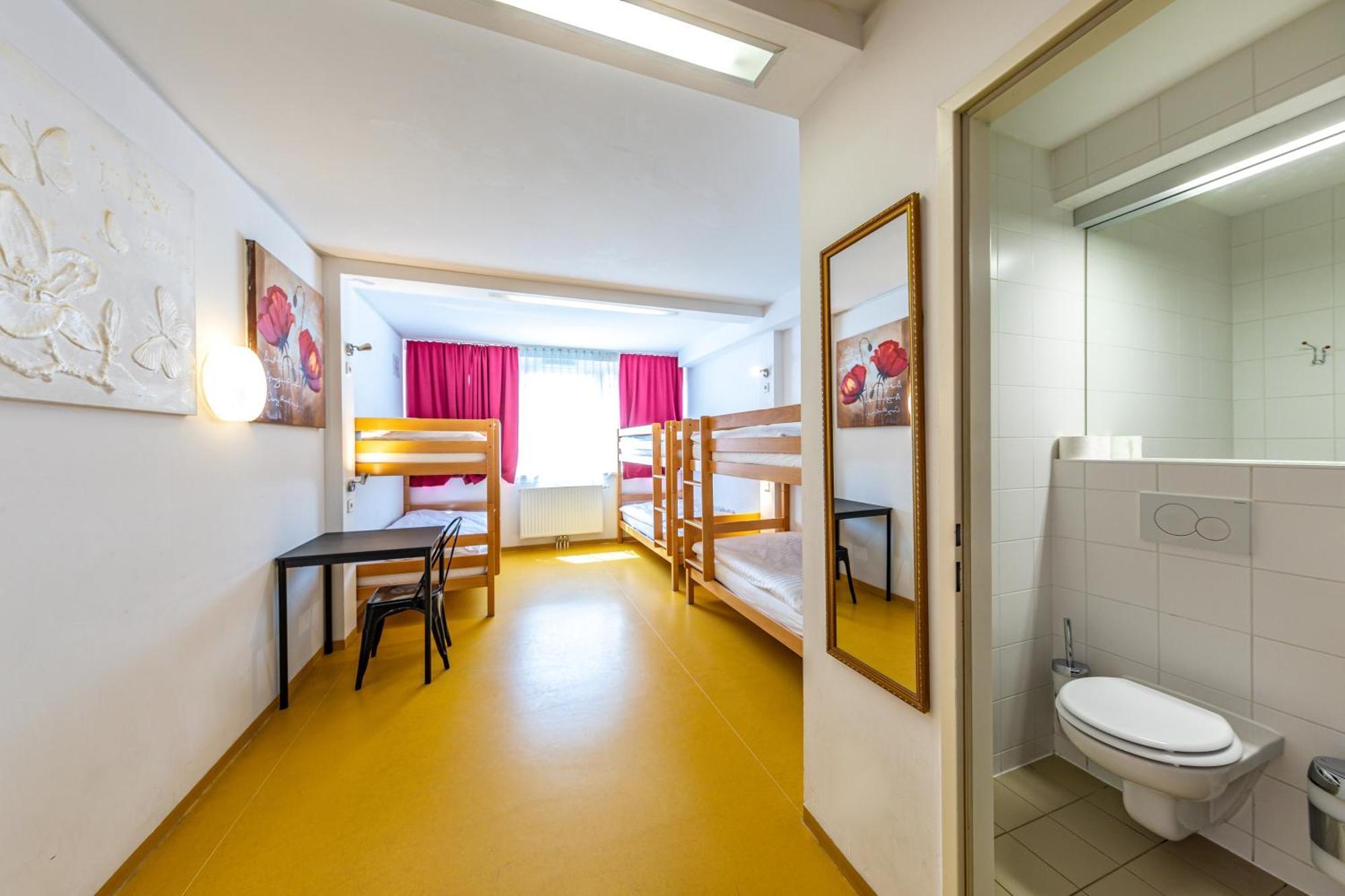 Single Bed 6-Bed Dormitory Room