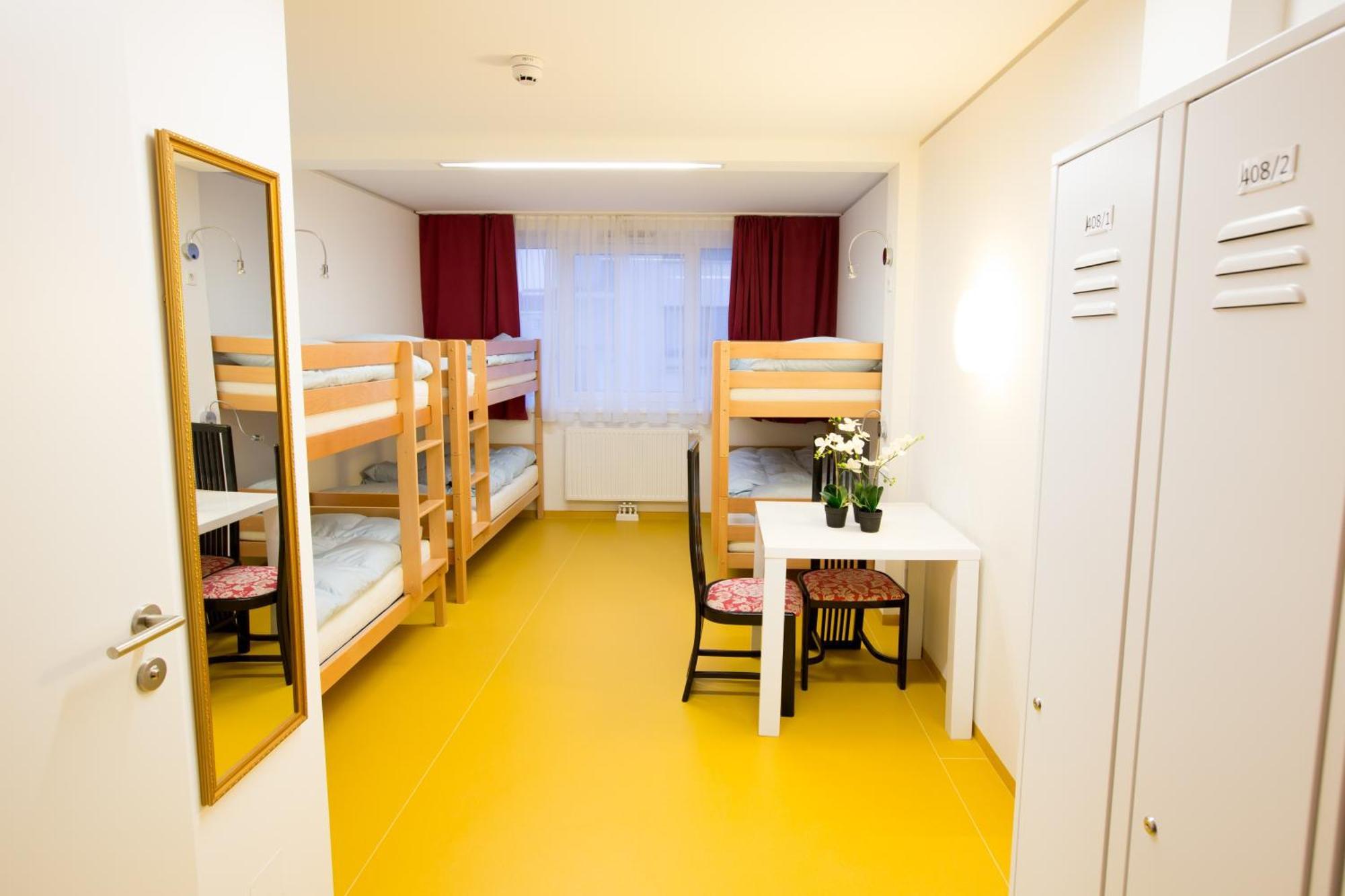 Single Bed 6-Bed Dormitory Room