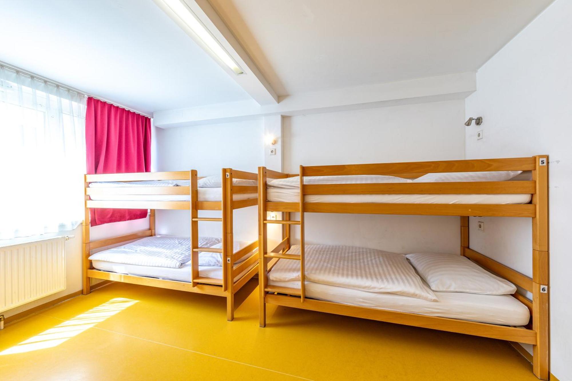 Single Bed 6-Bed Dormitory Room